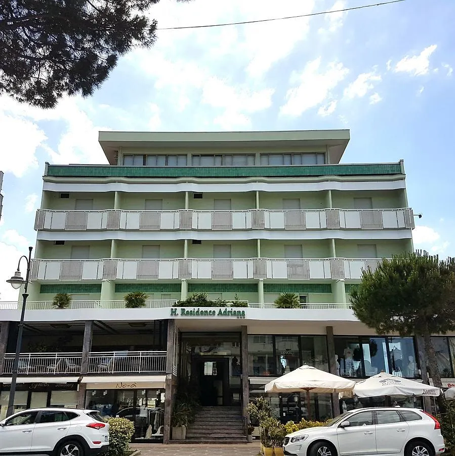 Hotel Residence Adriana 切塞纳蒂科 公寓式酒店