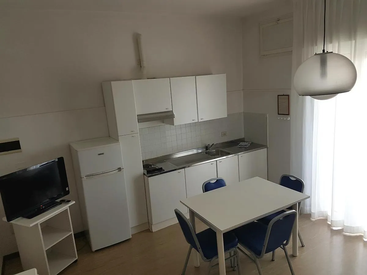 Hotel Residence Adriana 切塞纳蒂科 公寓式酒店