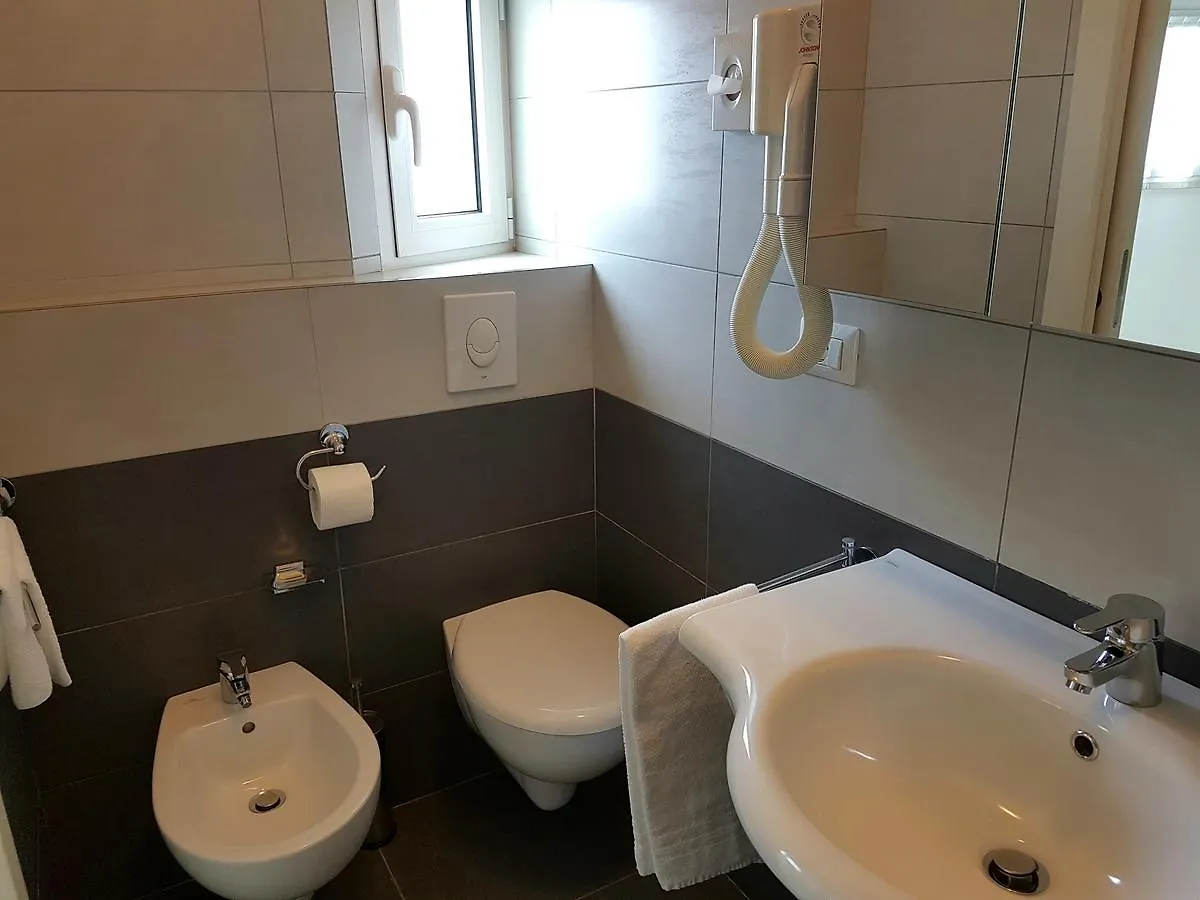 Hotel Residence Adriana 切塞纳蒂科 公寓式酒店
