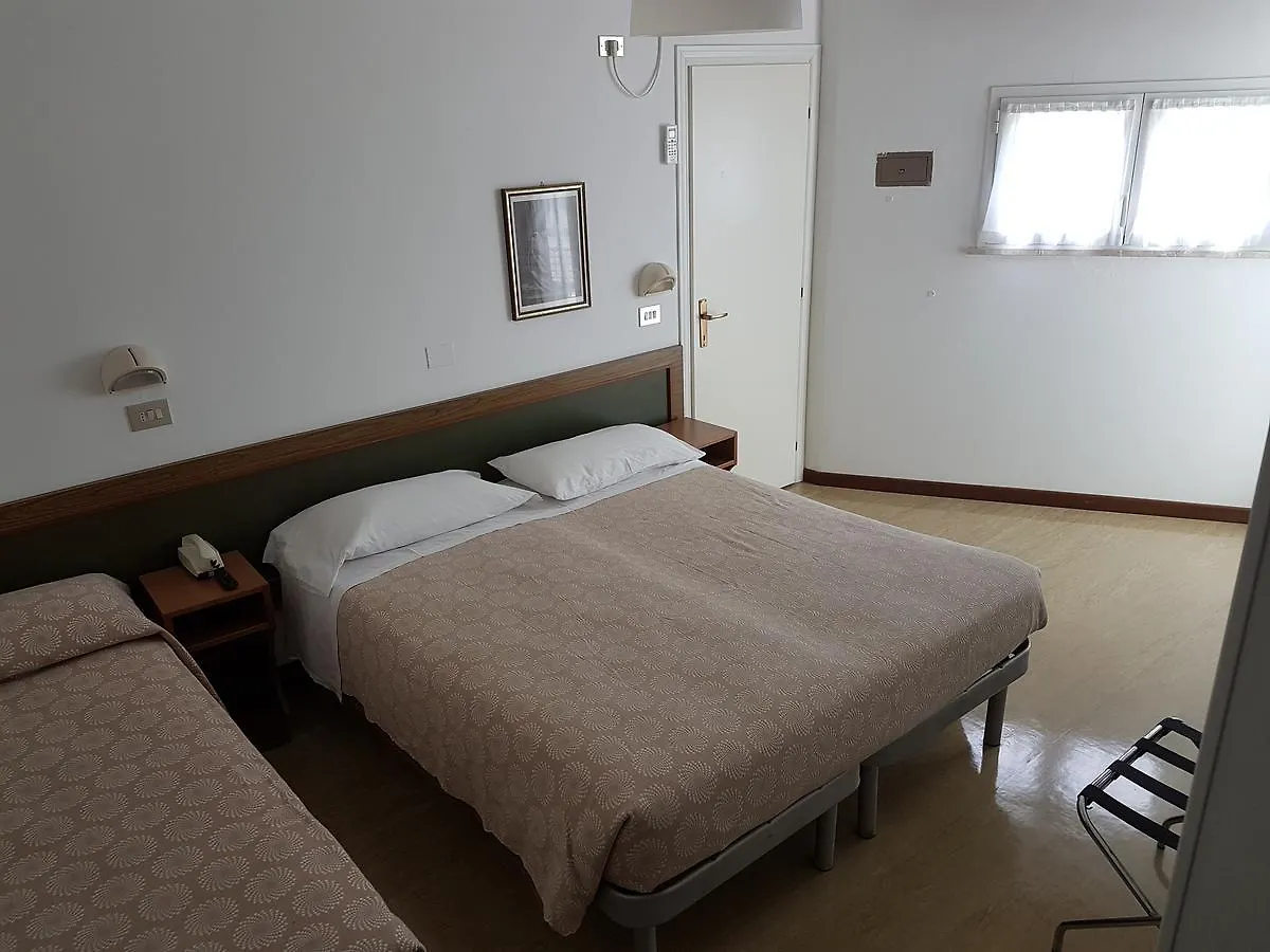 Hotel Residence Adriana 切塞纳蒂科 0*,  意大利
