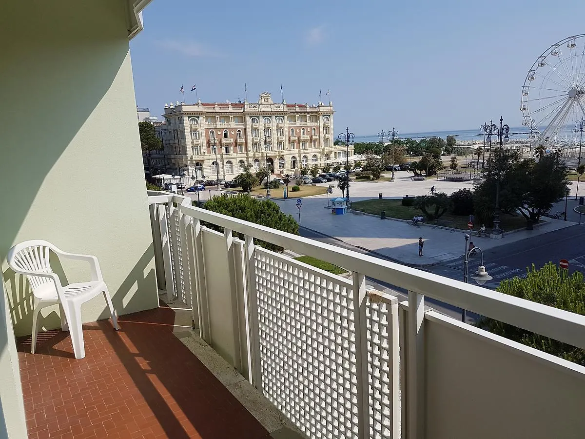 Hotel Residence Adriana 切塞纳蒂科 公寓式酒店